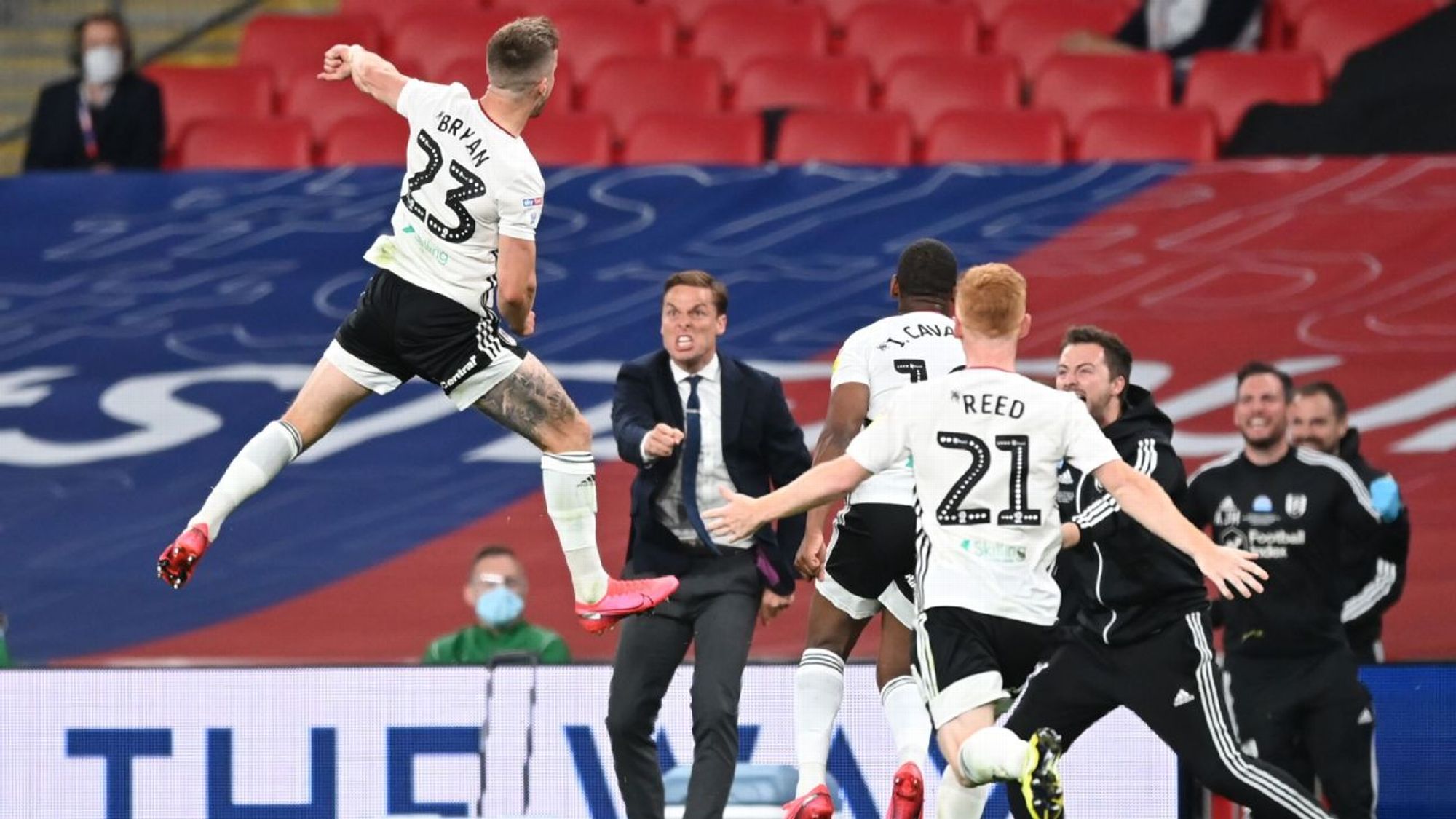 他不仅在比 他不仅在比